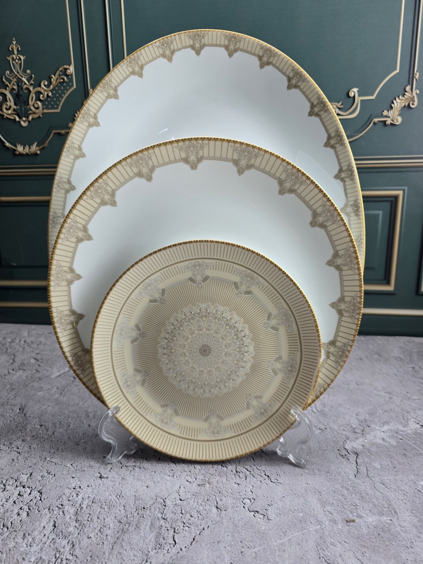 سرویس ۲۶ پارچه آرکوپال طرح هلن طلایی