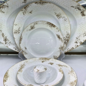 سرویس ۲۸ پارچه چینی زرین